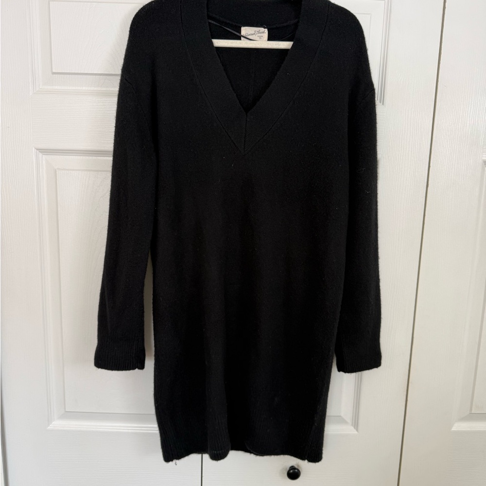 Universal Thread Black V-Neck Sweater Dress